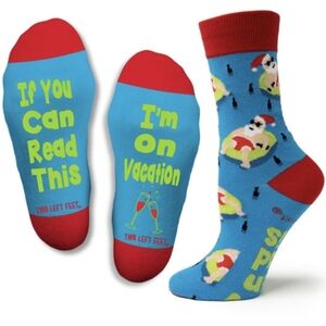 Two Left Feet Socks If You Can Read This I'm On Vacation Big Or Small